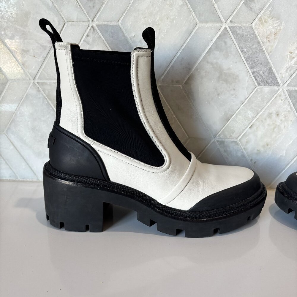 Tory Burch Size 8.5M White Pull On Chelsea Boot Ankle Bootie Lug Sole Combat - Picture 5 of 12